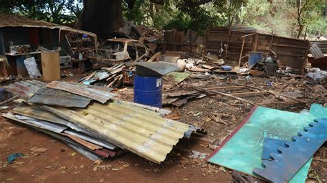 Gov’t work crews demolish illegal structures in .
